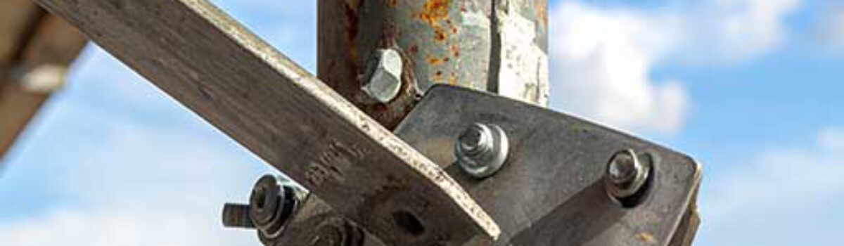 Verkehrssicherungspflicht im Offenstall – Wann wird ein loses Bauteil zur Haftungsfalle? 